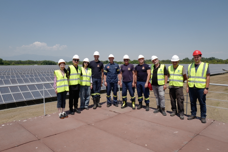 消防培訓后消防員與三峽歐洲公司員工合影